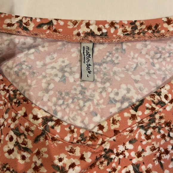 Pink floral maternity top - Picture 3 of 4